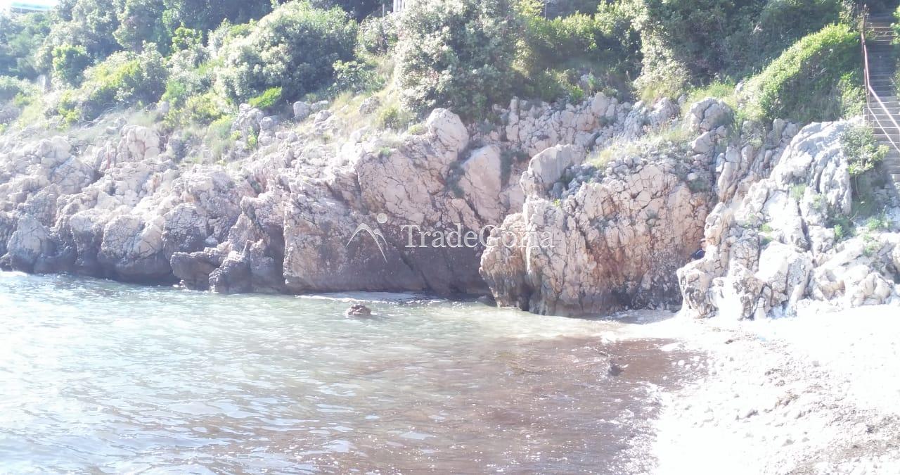 Two plots for sale in Uteha