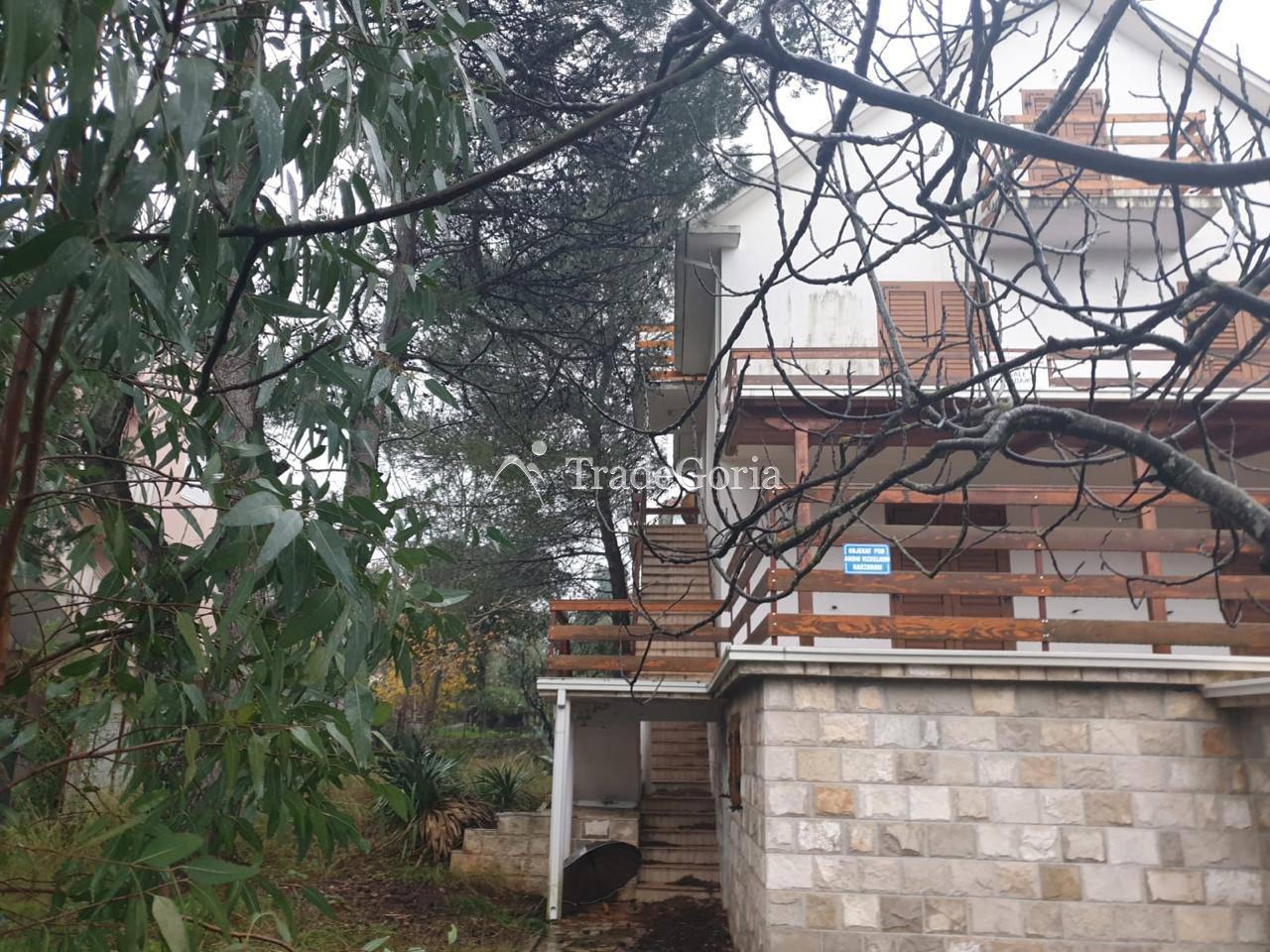 Продажа 3-этажного дома с гаражом и отдельным апартаментом у пляжа "Плави Горизонты"