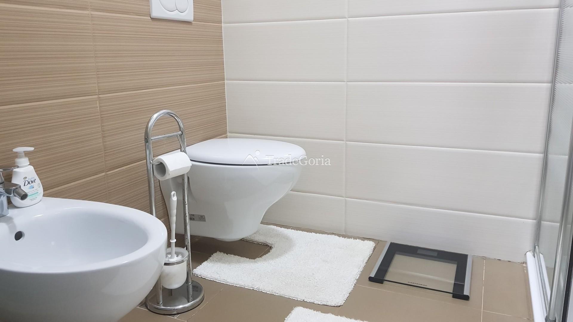 Verkauf einer großen Wohnung mit 2 Garageplätzen in Good Waters