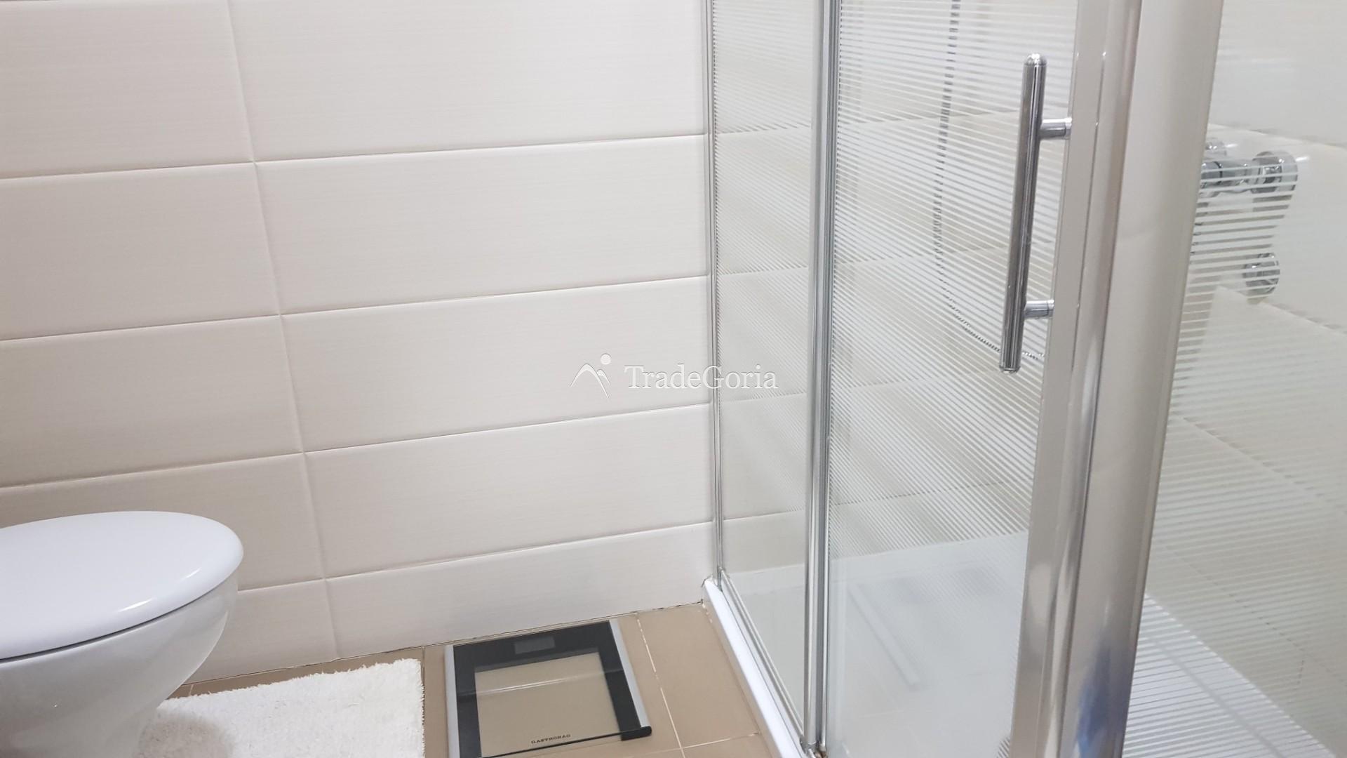 Verkauf einer großen Wohnung mit 2 Garageplätzen in Good Waters