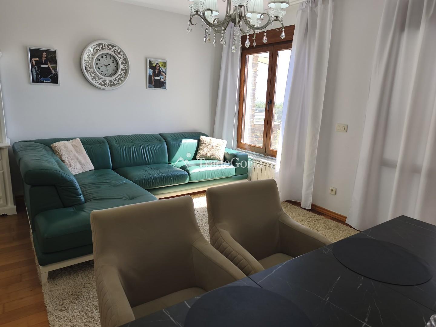 Verkauf einer großen Wohnung mit 2 Garageplätzen in Good Waters