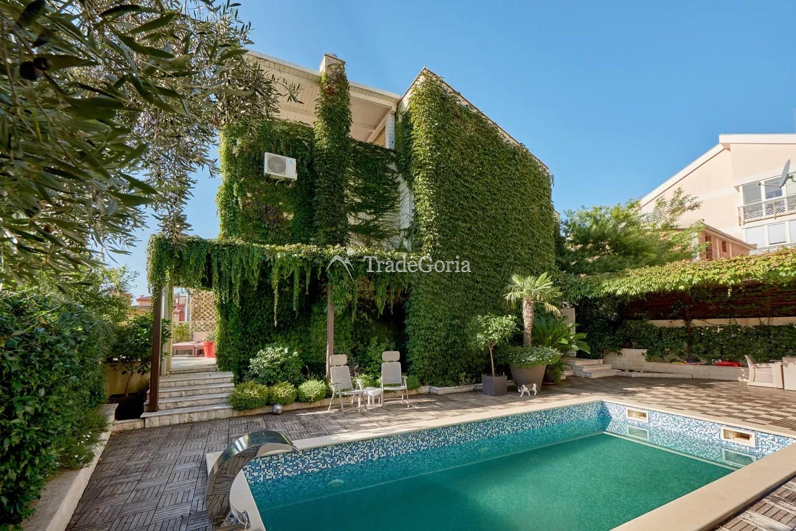 Sale of a complex of two modern villas in Budva