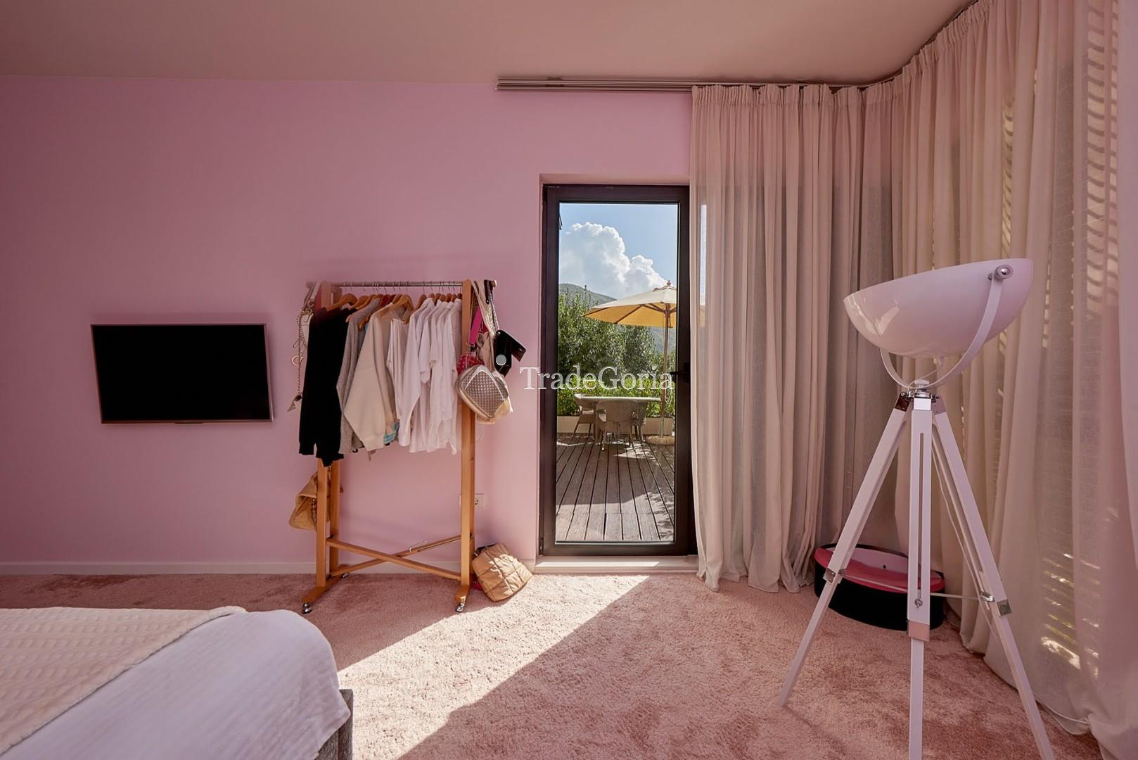 Sale of a complex of two modern villas in Budva