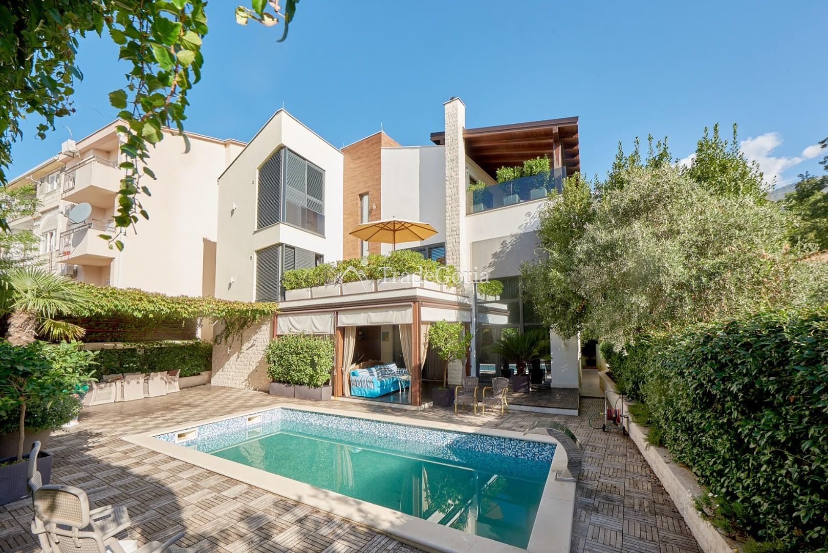 Sale of a complex of two modern villas in Budva