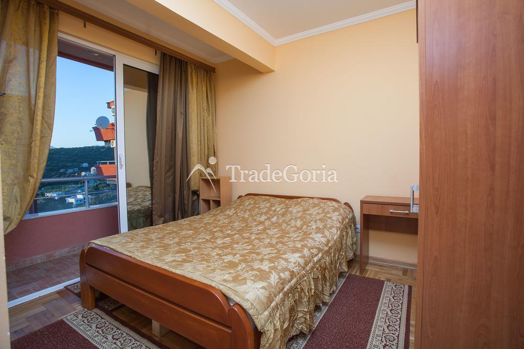 Sale of apartment in the quiet and cozy village of Uteha on the Bar Riviera.