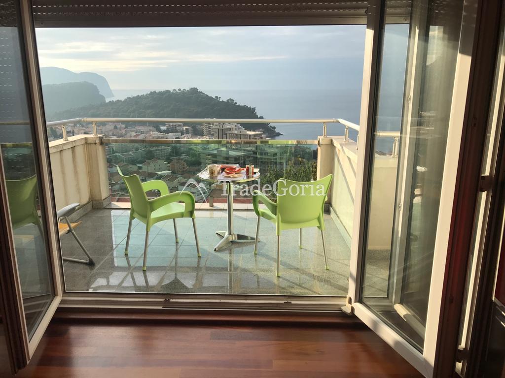 Geräumige Dreizimmerwohnung mit Meerblick in Petrovac