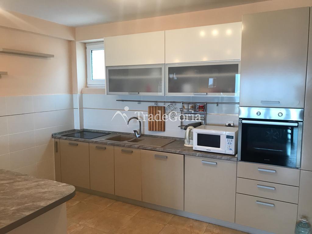 Geräumige Dreizimmerwohnung mit Meerblick in Petrovac