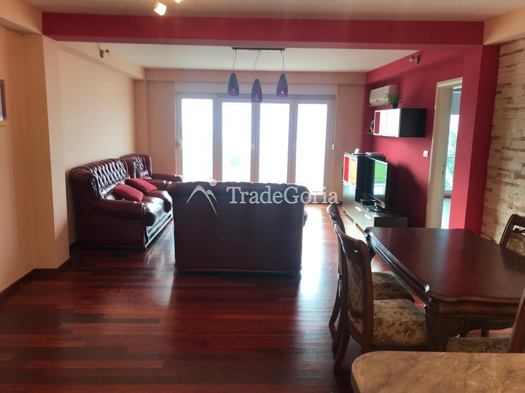 Geräumige Dreizimmerwohnung mit Meerblick in Petrovac