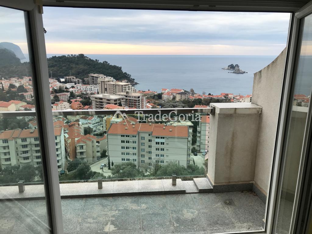 Geräumige Dreizimmerwohnung mit Meerblick in Petrovac