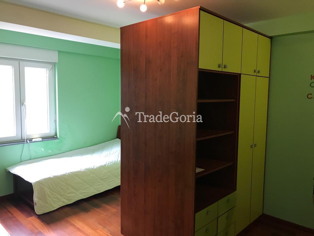 Geräumige Dreizimmerwohnung mit Meerblick in Petrovac