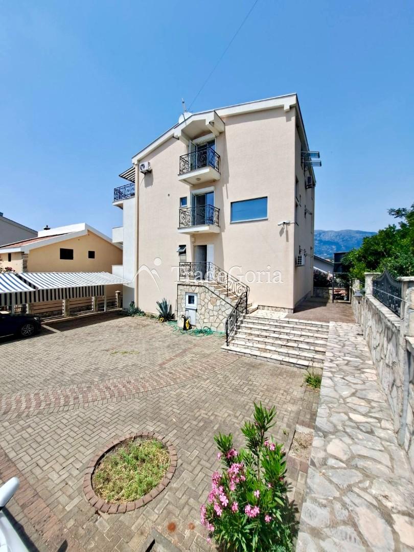 Geräumiges Studio mit Meerblick in Uteha