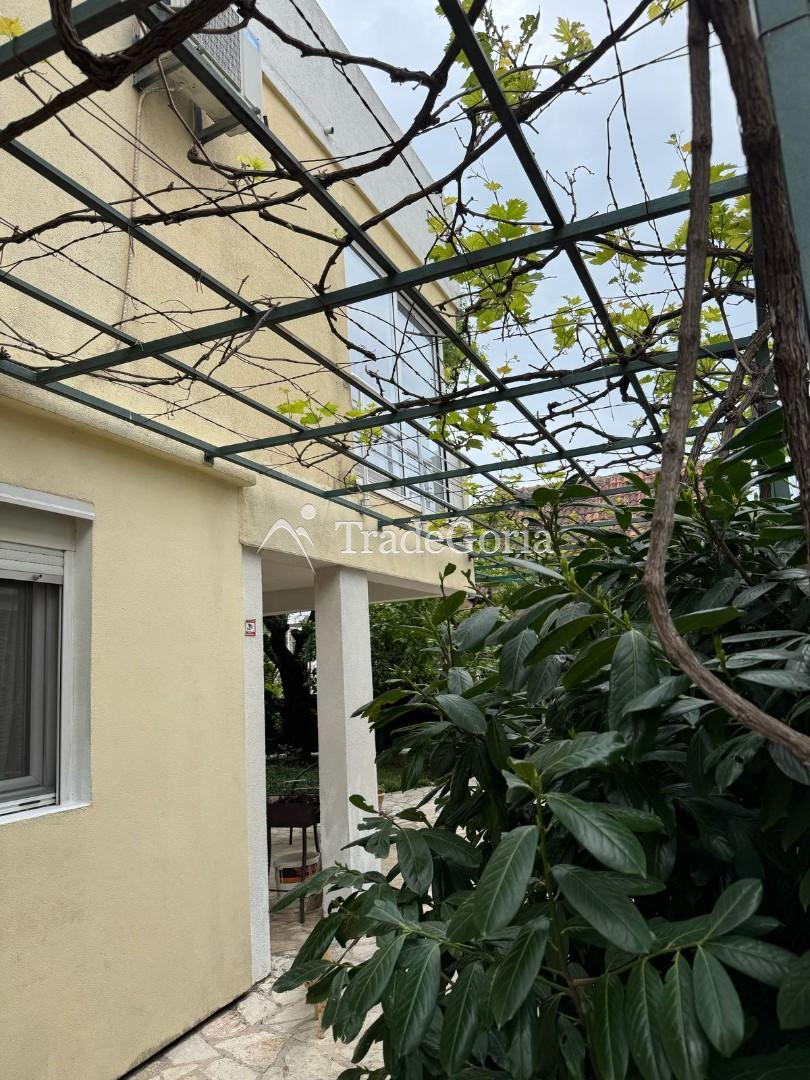 Spacious House + Apartments for Rent in Sutomore