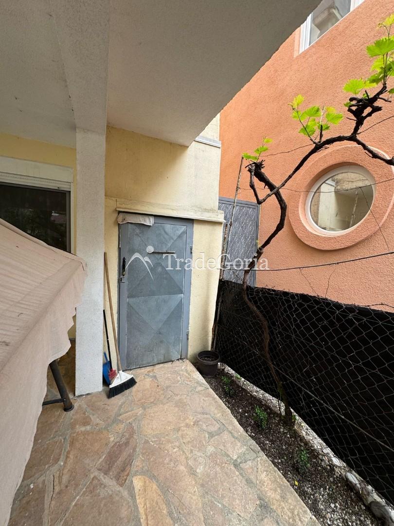 Spacious House + Apartments for Rent in Sutomore