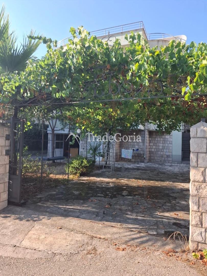 Spacious house 30 meters from the sea in Utjeha with a relaxation area and garden on the plot