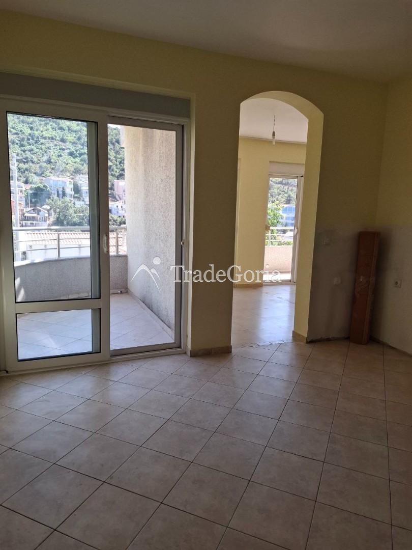 Spacious house 30 meters from the sea in Utjeha with a relaxation area and garden on the plot