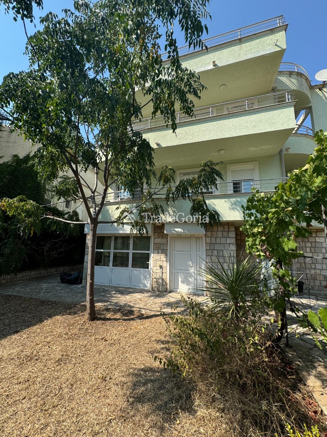 Spacious house 30 meters from the sea in Utjeha with a relaxation area and garden on the plot