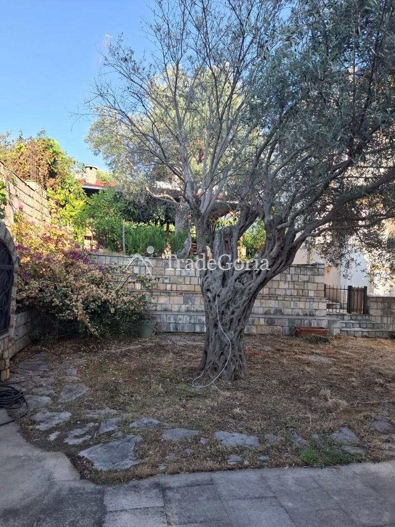 Spacious house 30 meters from the sea in Utjeha with a relaxation area and garden on the plot