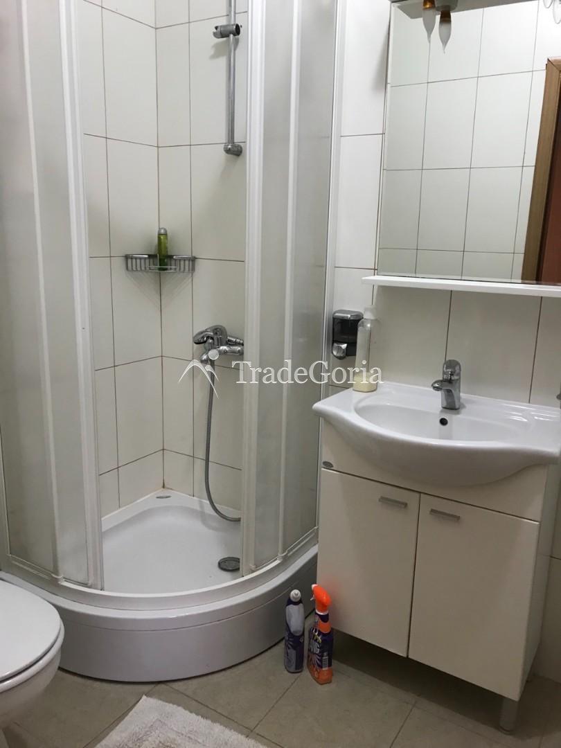 Spacious house in Baoshichi with separate apartments and garage