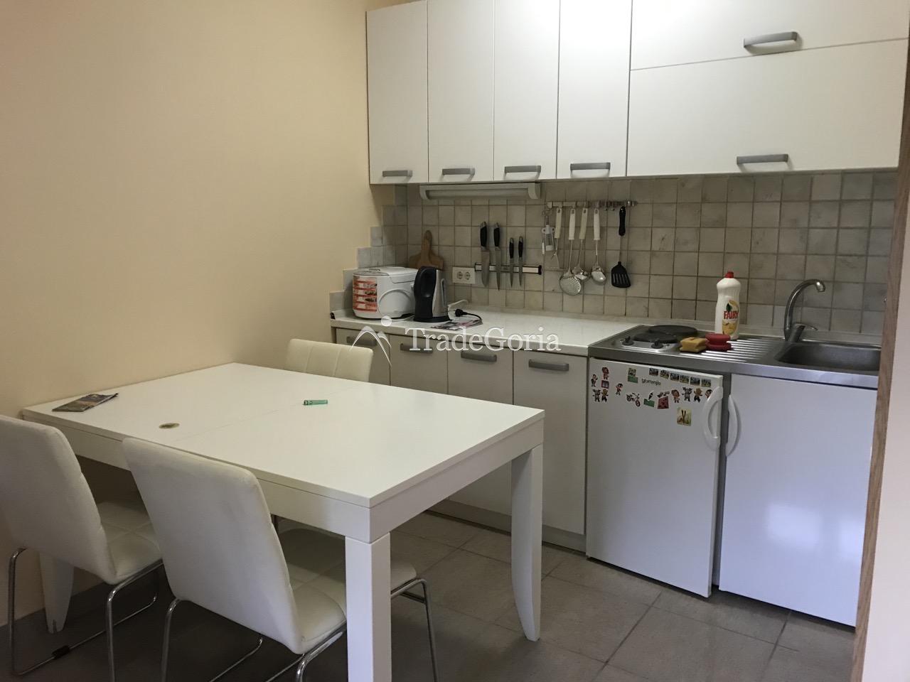 Spacious house in Baoshichi with separate apartments and garage