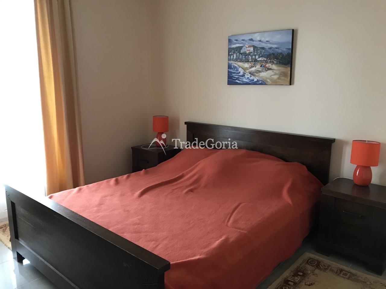Spacious house in Baoshichi with separate apartments and garage