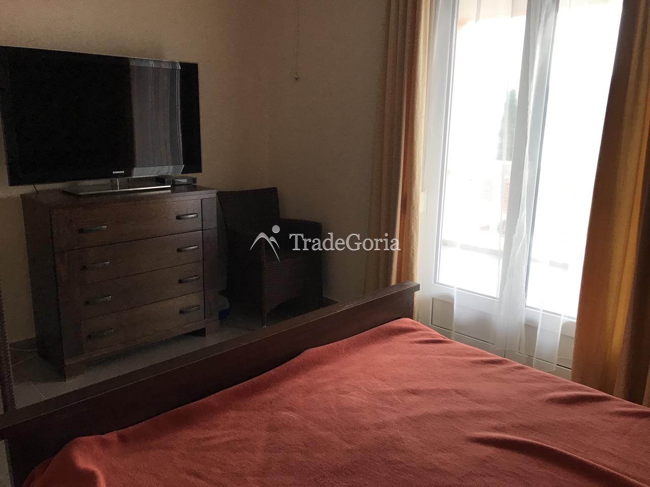 Spacious house in Baoshichi with separate apartments and garage