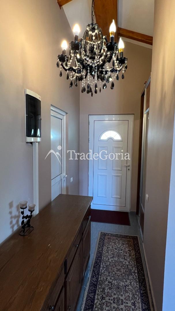 Spacious house in Baoshichi with separate apartments and garage