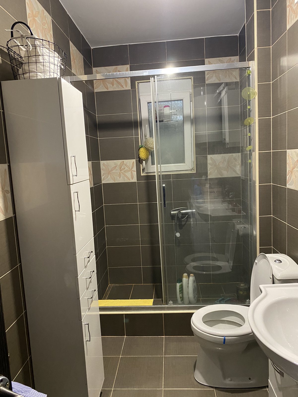 Mieten Sie 2 Zimmer mit 170m2 Fläche mit Bergblick