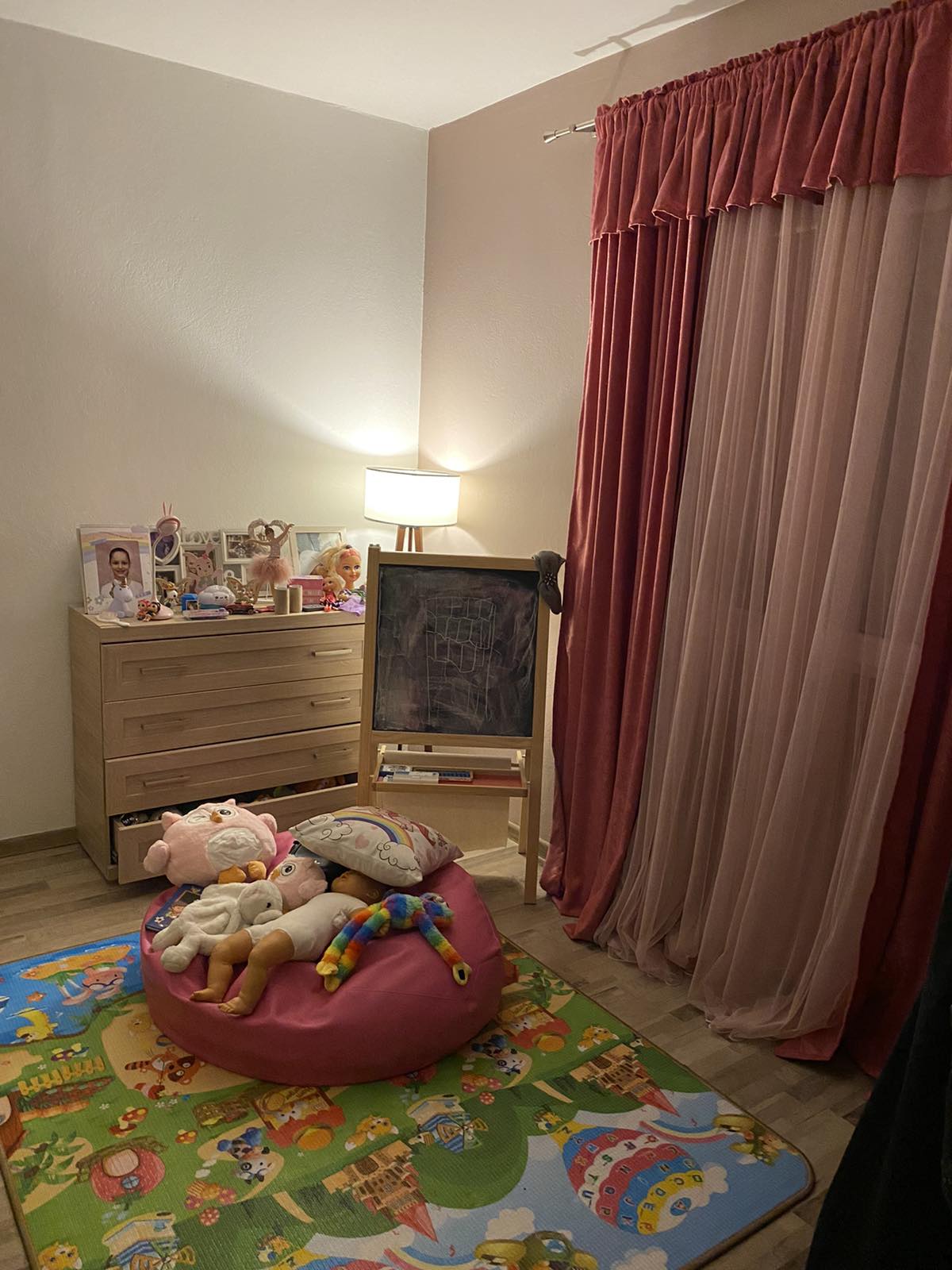 Mieten Sie 2 Zimmer mit 170m2 Fläche mit Bergblick