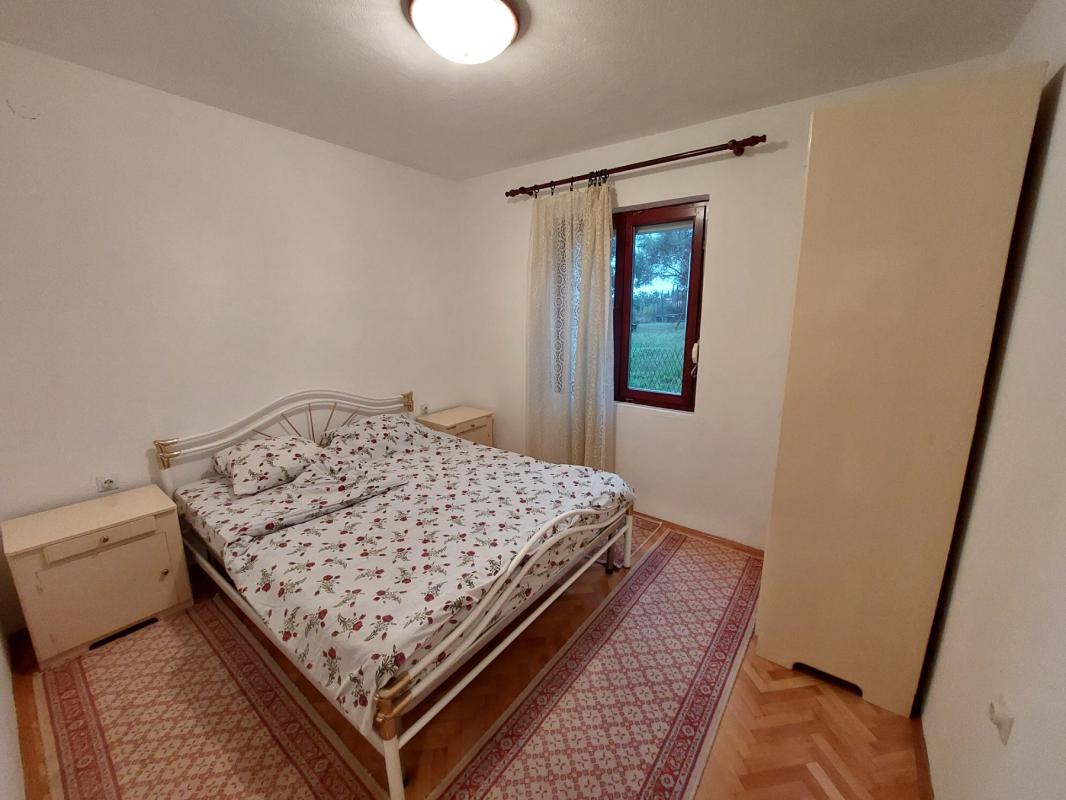 Miete eine 2-Zimmer-Wohnung in Meeresnähe in einer Bar.
