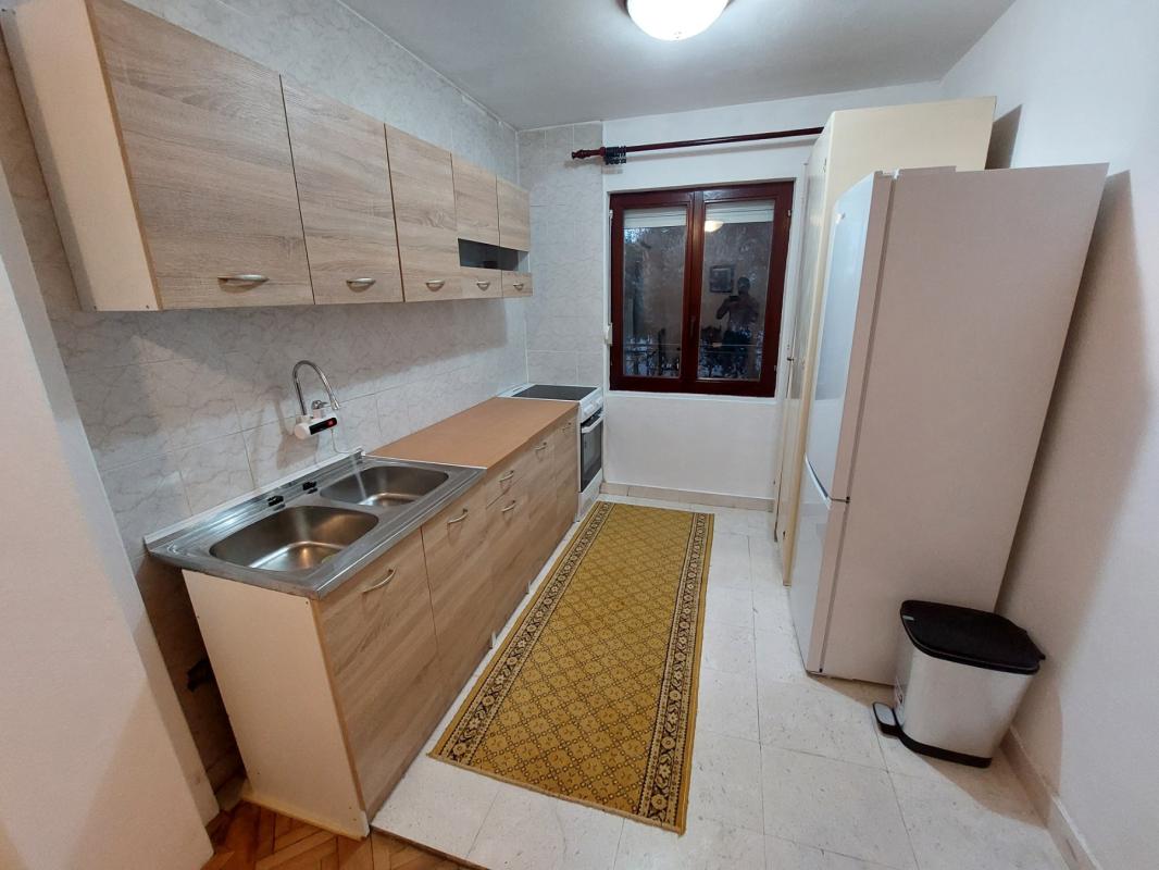 Miete eine 2-Zimmer-Wohnung in Meeresnähe in einer Bar.