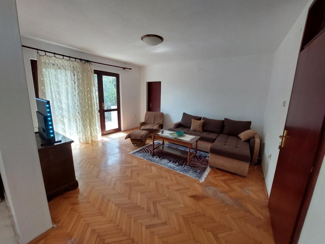 Miete eine 2-Zimmer-Wohnung in Meeresnähe in einer Bar.