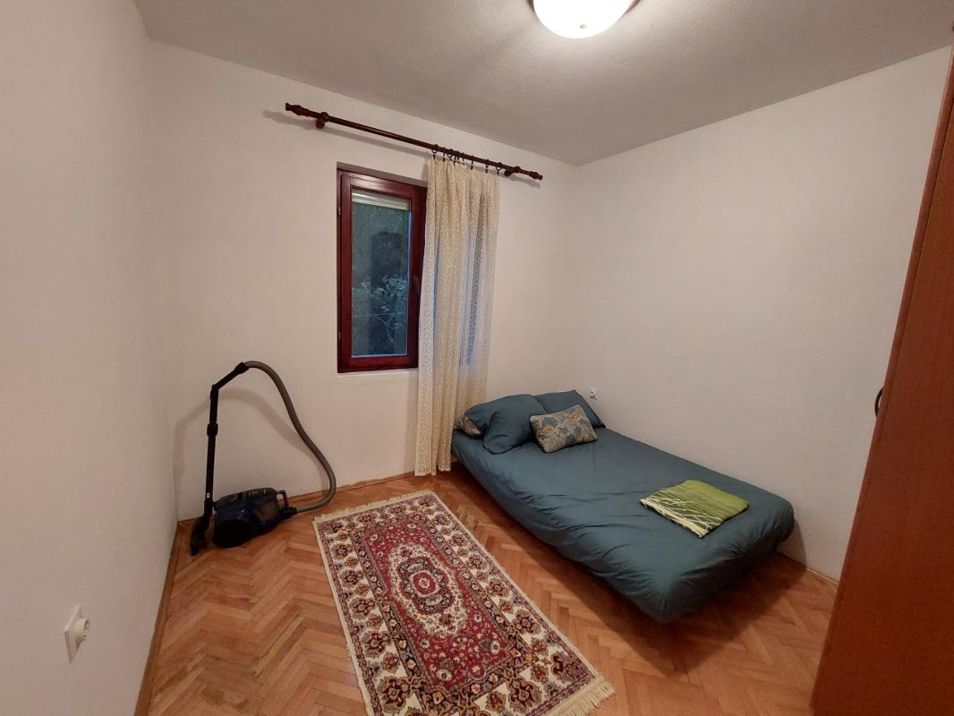 Miete eine 2-Zimmer-Wohnung in Meeresnähe in einer Bar.