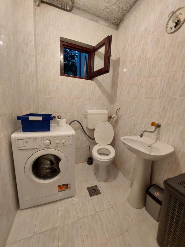 Miete eine 2-Zimmer-Wohnung in Meeresnähe in einer Bar.