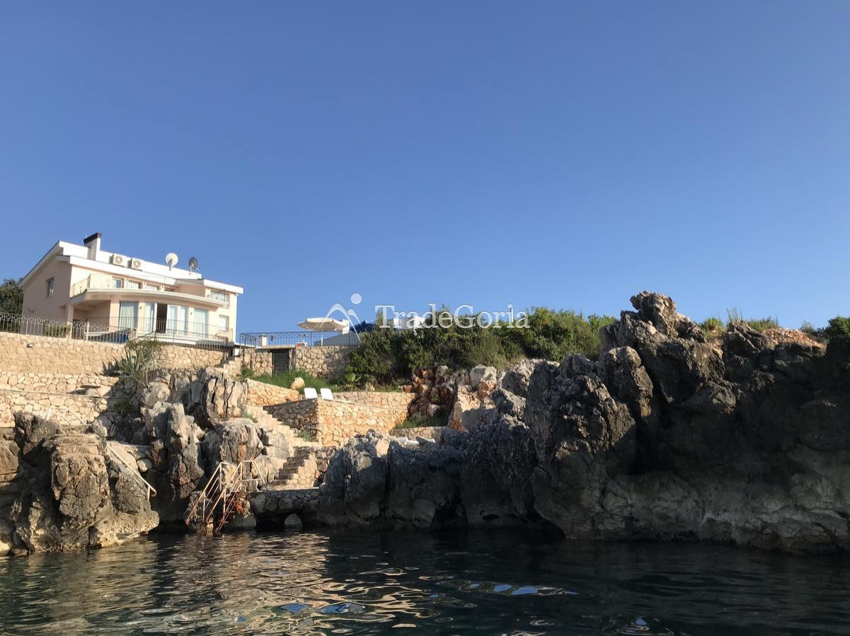 Luxury villa in Utjeha on the first line of the sea with a private beach.