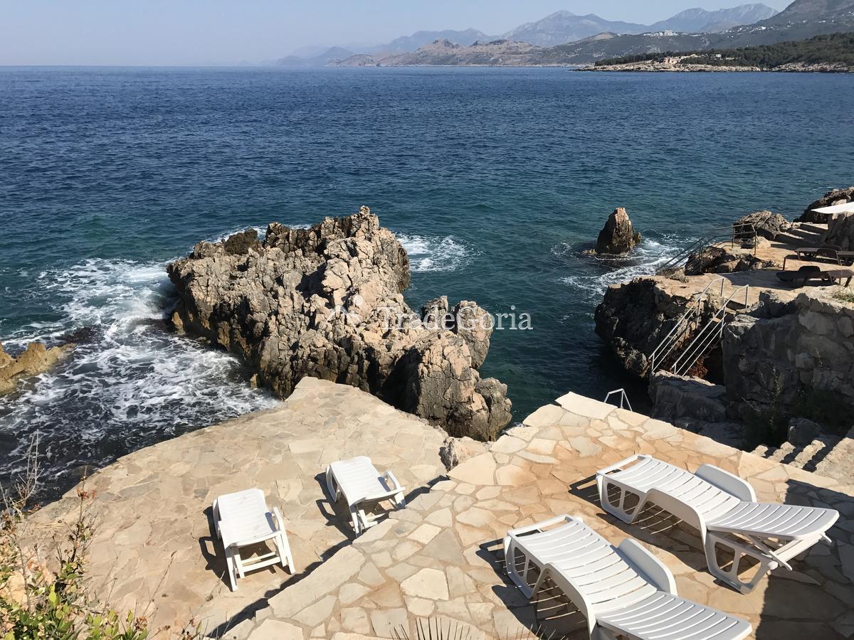 Luxury villa in Utjeha on the first line of the sea with a private beach.