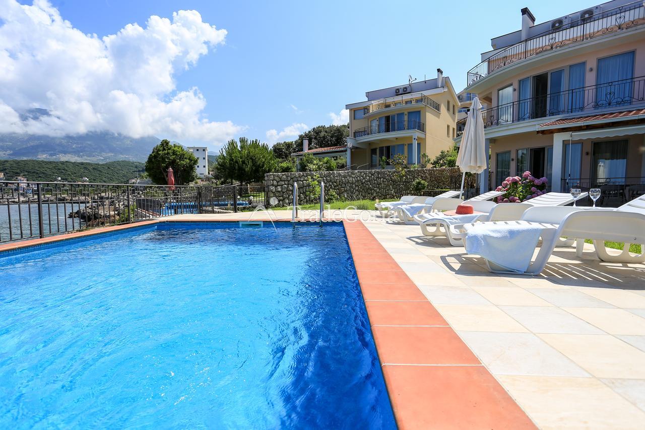 Luxury villa in Utjeha on the first line of the sea with a private beach.