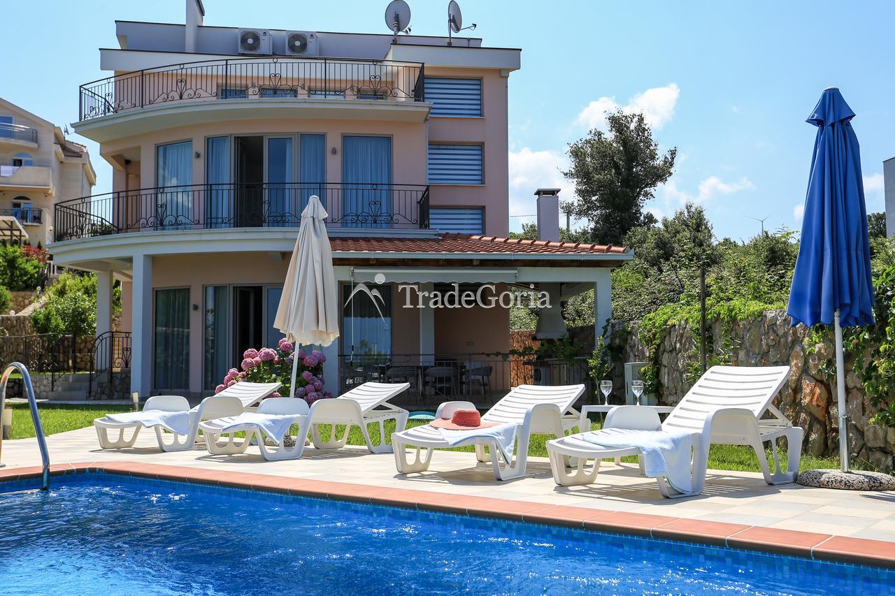 Luxury villa in Utjeha on the first line of the sea with a private beach.