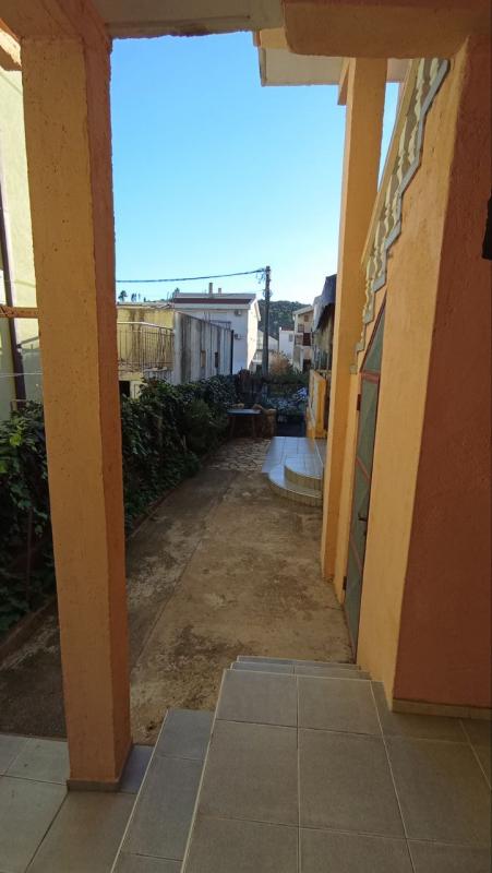 Sale of a house with apartments for rent in Sutomore, Bar.