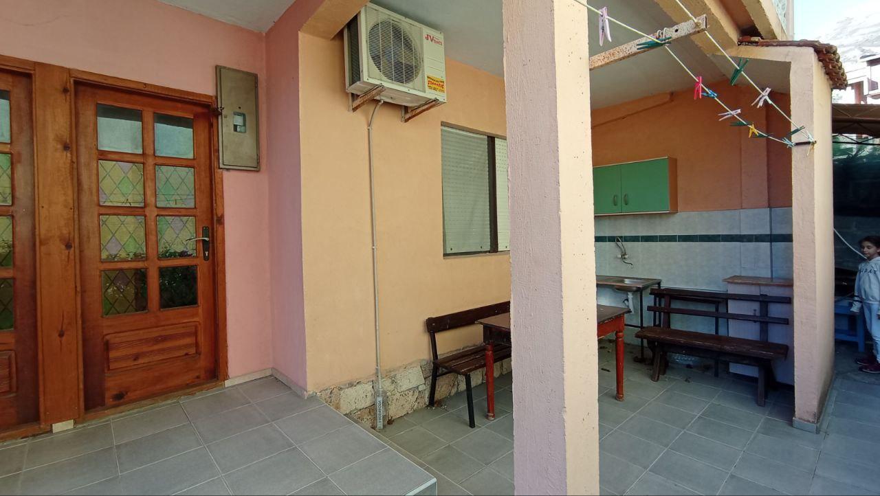 Sale of a house with apartments for rent in Sutomore, Bar.