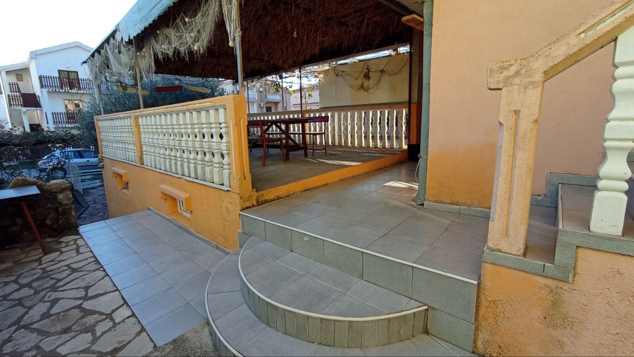 Sale of a house with apartments for rent in Sutomore, Bar.