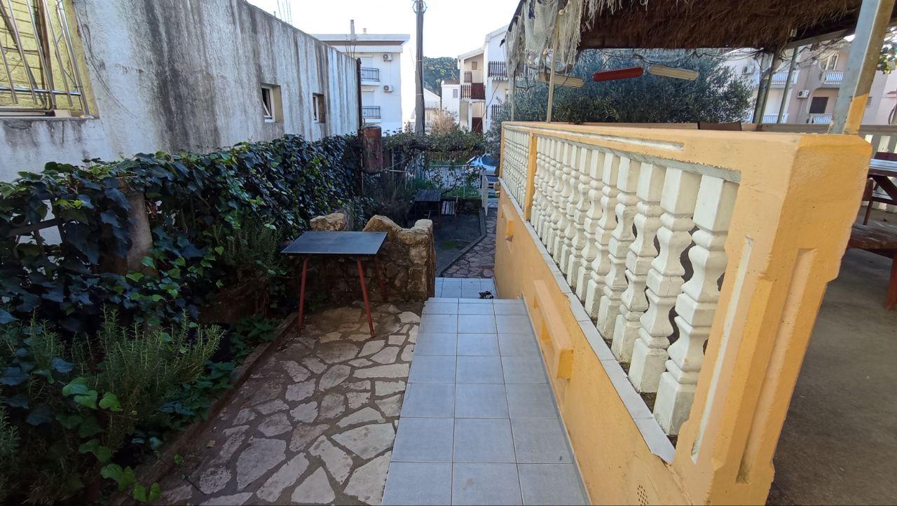 Sale of a house with apartments for rent in Sutomore, Bar.