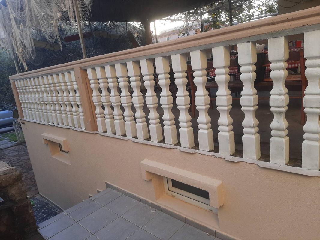 Sale of a house with apartments for rent in Sutomore, Bar.