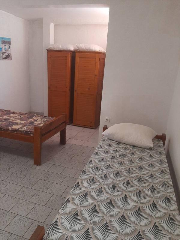 Sale of a house with apartments for rent in Sutomore, Bar.