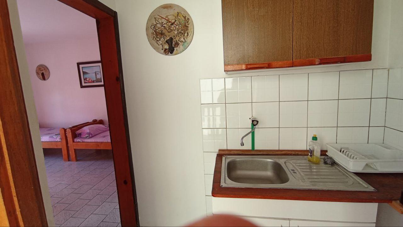 Sale of a house with apartments for rent in Sutomore, Bar.