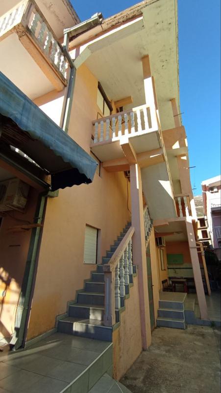Sale of a house with apartments for rent in Sutomore, Bar.