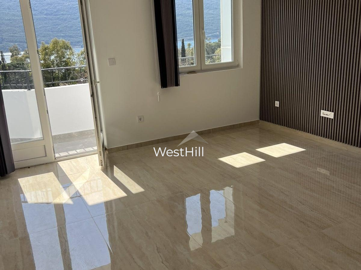 Sale sea-view one bedroom apartment in Kumbor opposite Portonovi, Herceg Novi - object 8336 in Mont