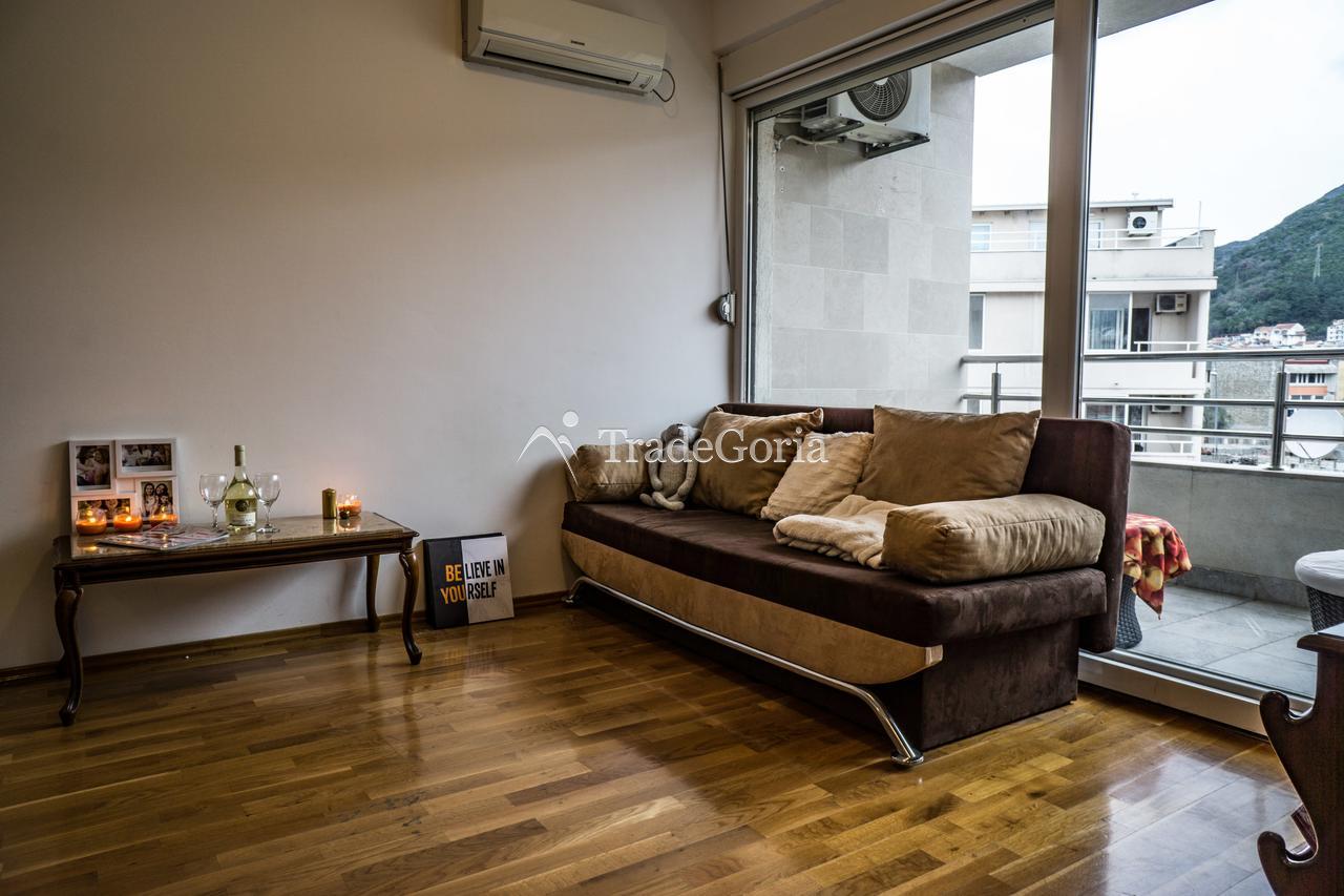 For rent in season spacious studio in Budva.