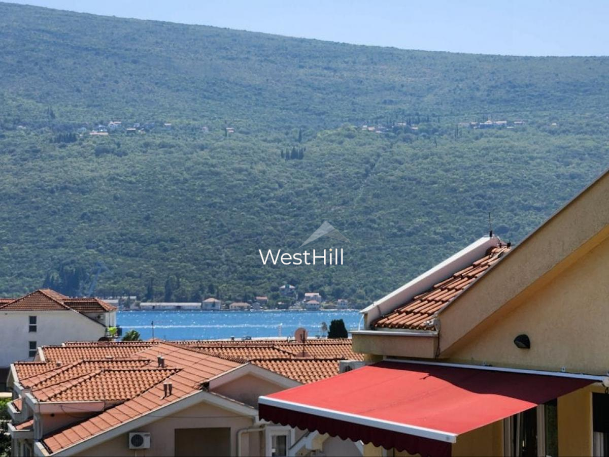Sea-view apartment in Djenovici, near Porto Novi