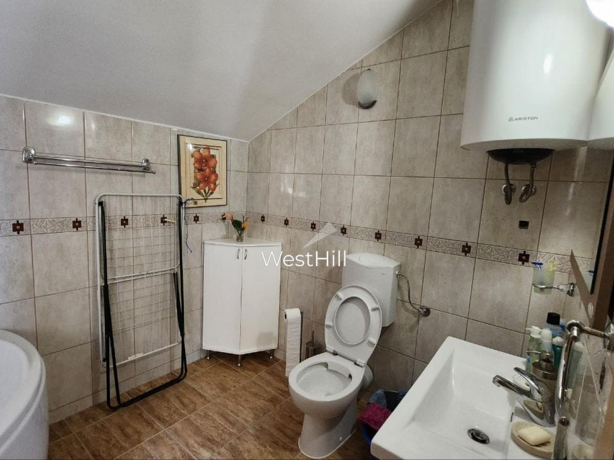 Sea-view apartment in Djenovici, near Porto Novi