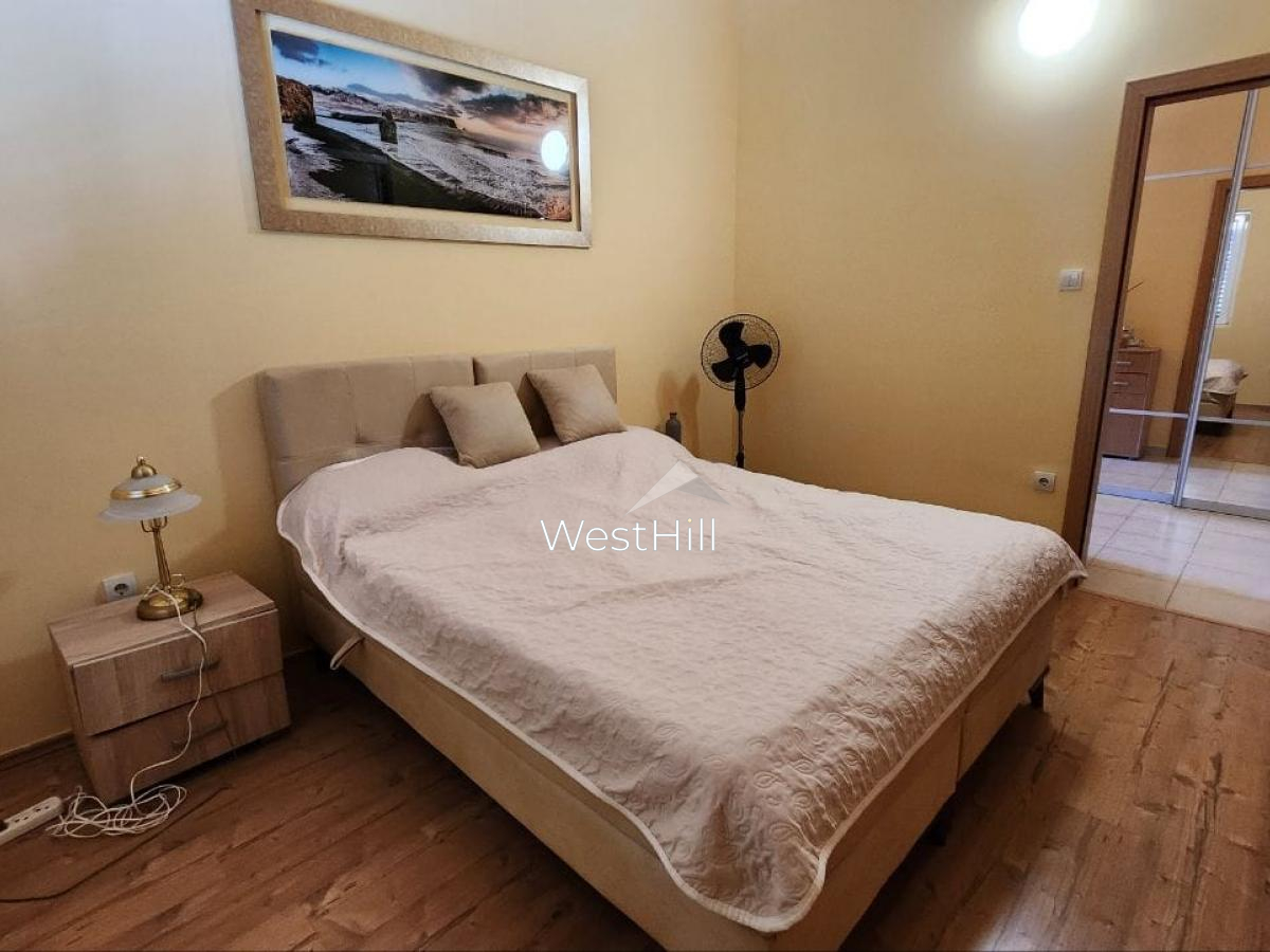 Sea-view apartment in Djenovici, near Porto Novi